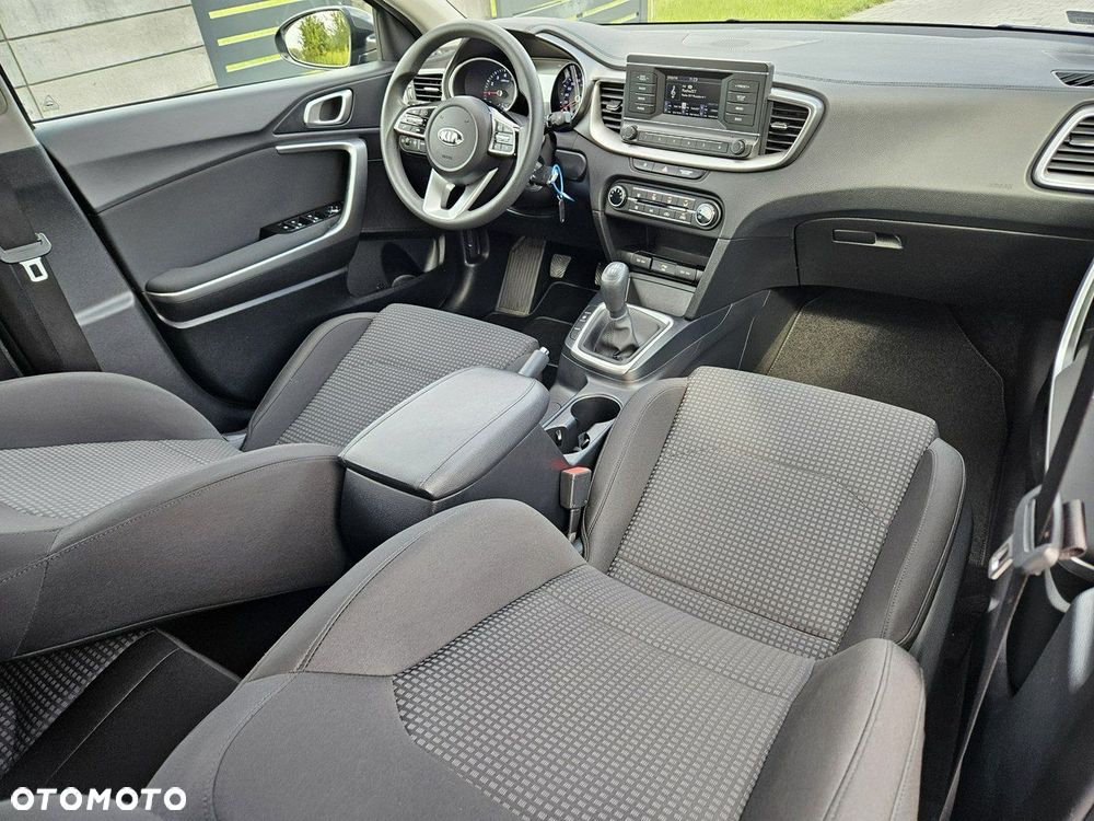Kia Ceed - 11