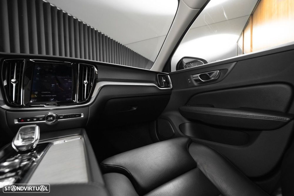 Volvo V60 2.0 B4 Momentum Geartronic - 13