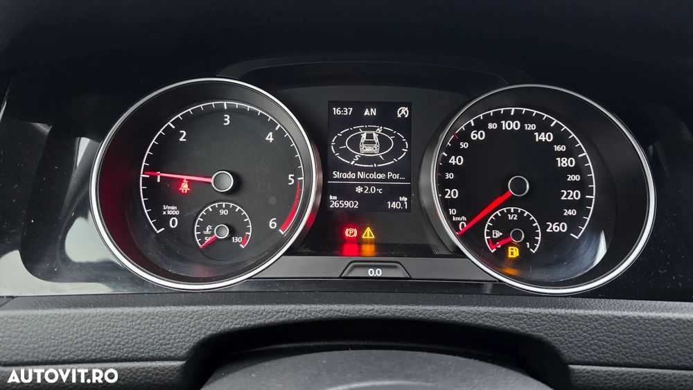 Volkswagen Golf 2.0 TDI BlueMotion Technology Cup - 17