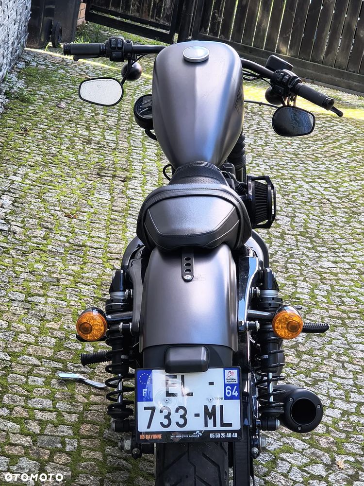 Harley-Davidson Sportster Custom 883C - 7