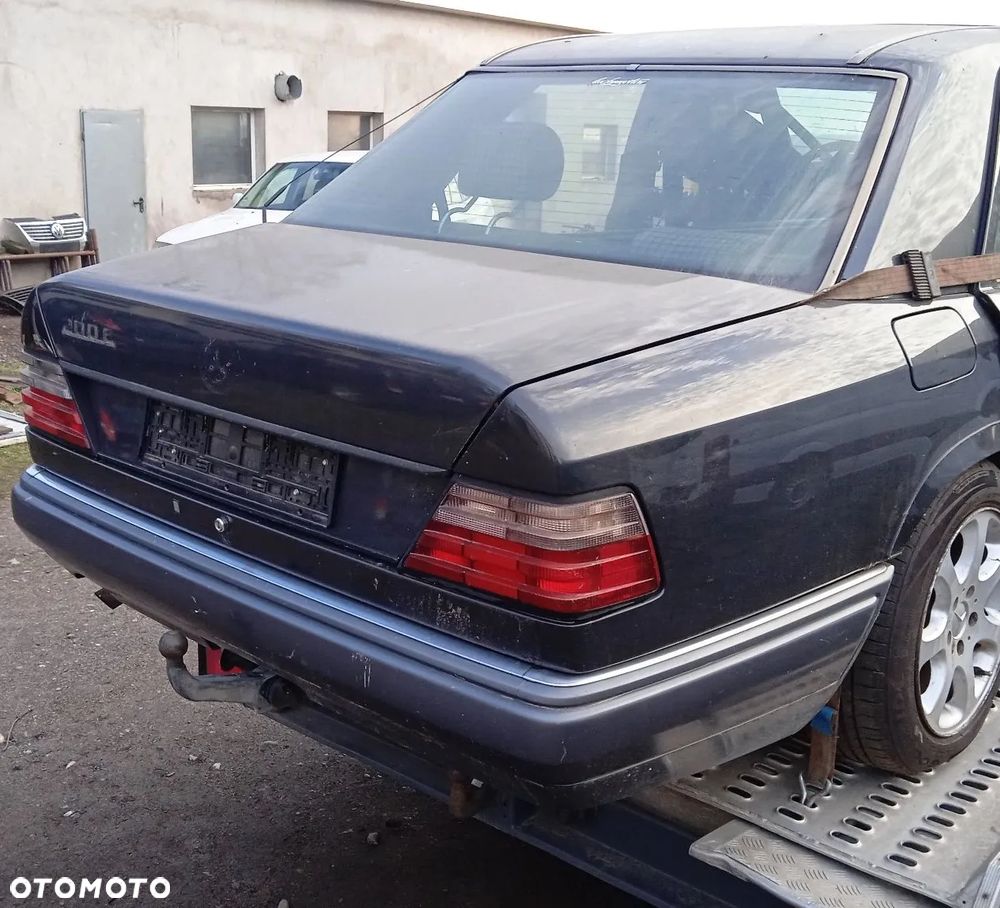 Na części Mercedes W124 sedan 2.0 D rozrusznik alternator amortyzator zawieszenie szyba hak lampa grill alufelgi - 7