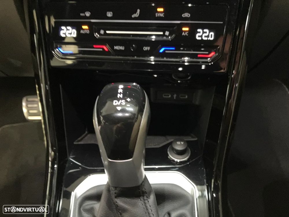 VW T-Roc 1.5 TSI R-Line DSG - 21