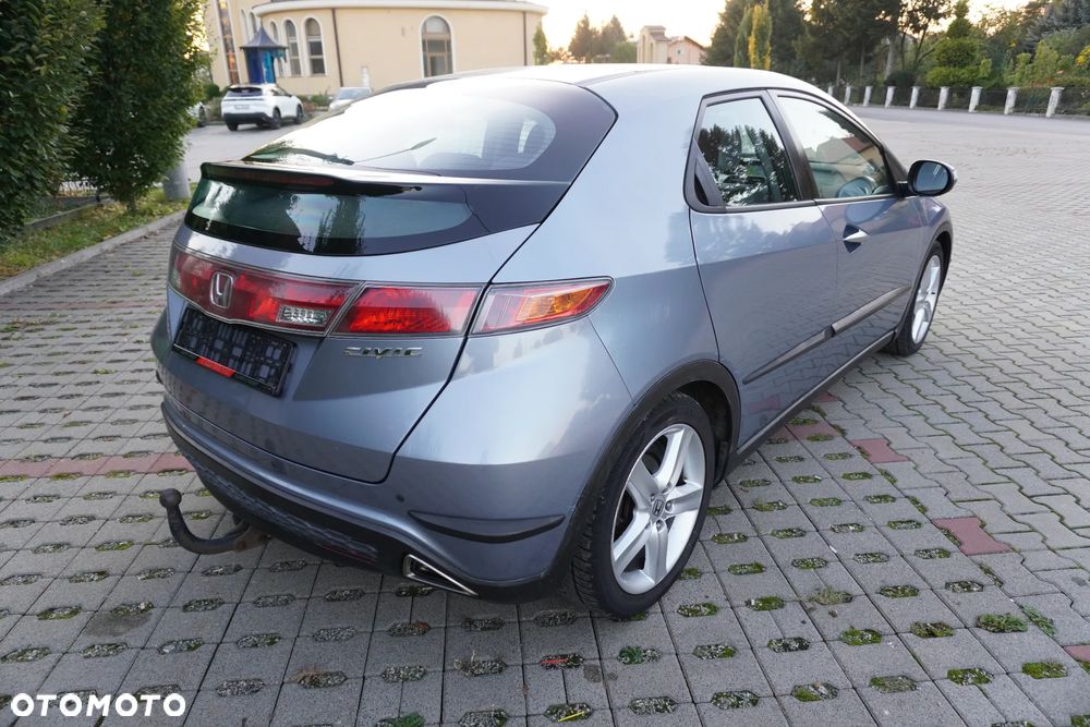 Honda Civic 1.8 Executive NAVI i-SHIFT - 6