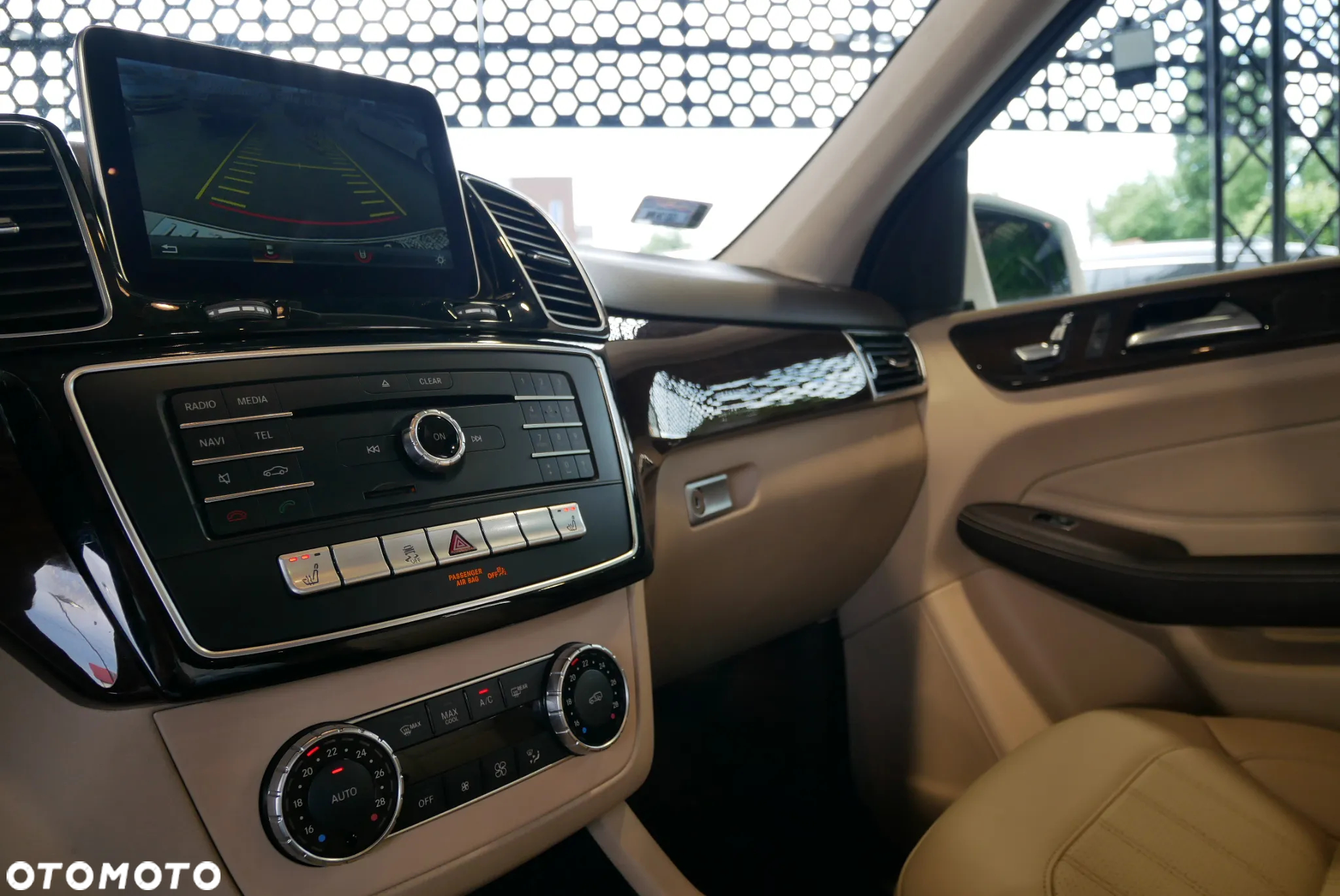 Mercedes-Benz GLE - 22