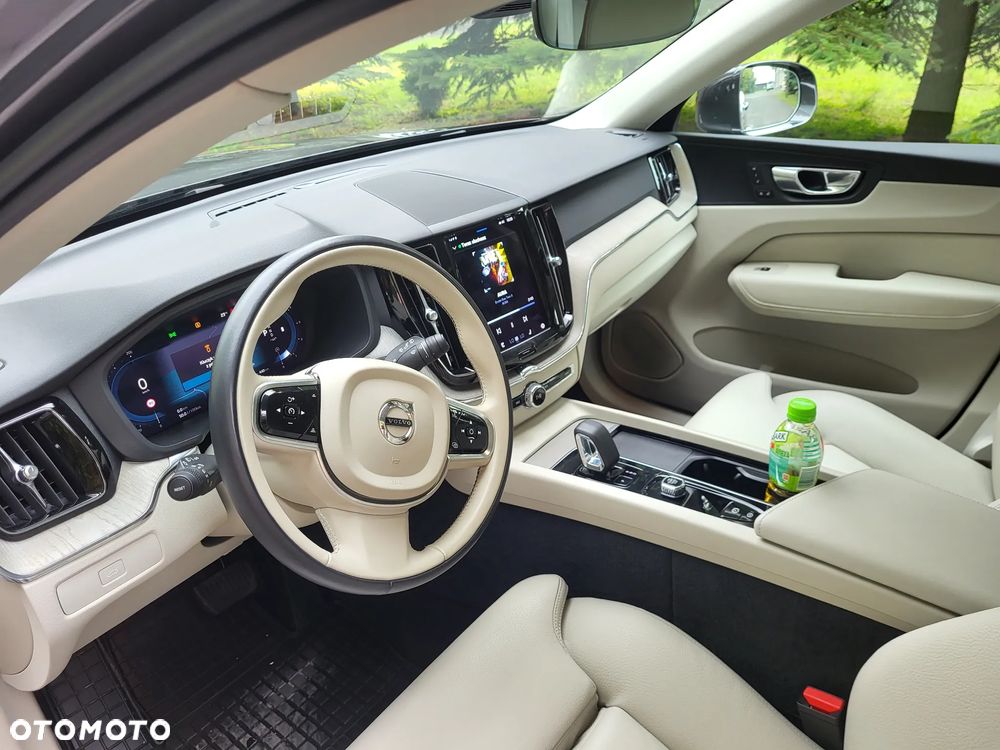 Volvo XC 60 B4 D AWD Plus Bright - 9