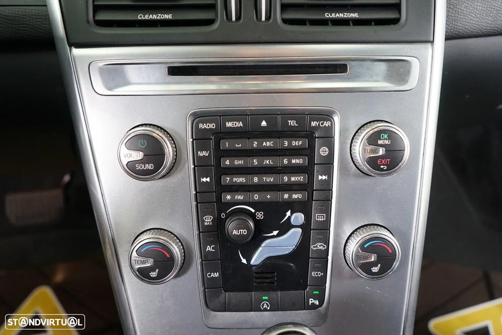 Volvo XC 60 2.0 D3 Momentum Geartronic - 30