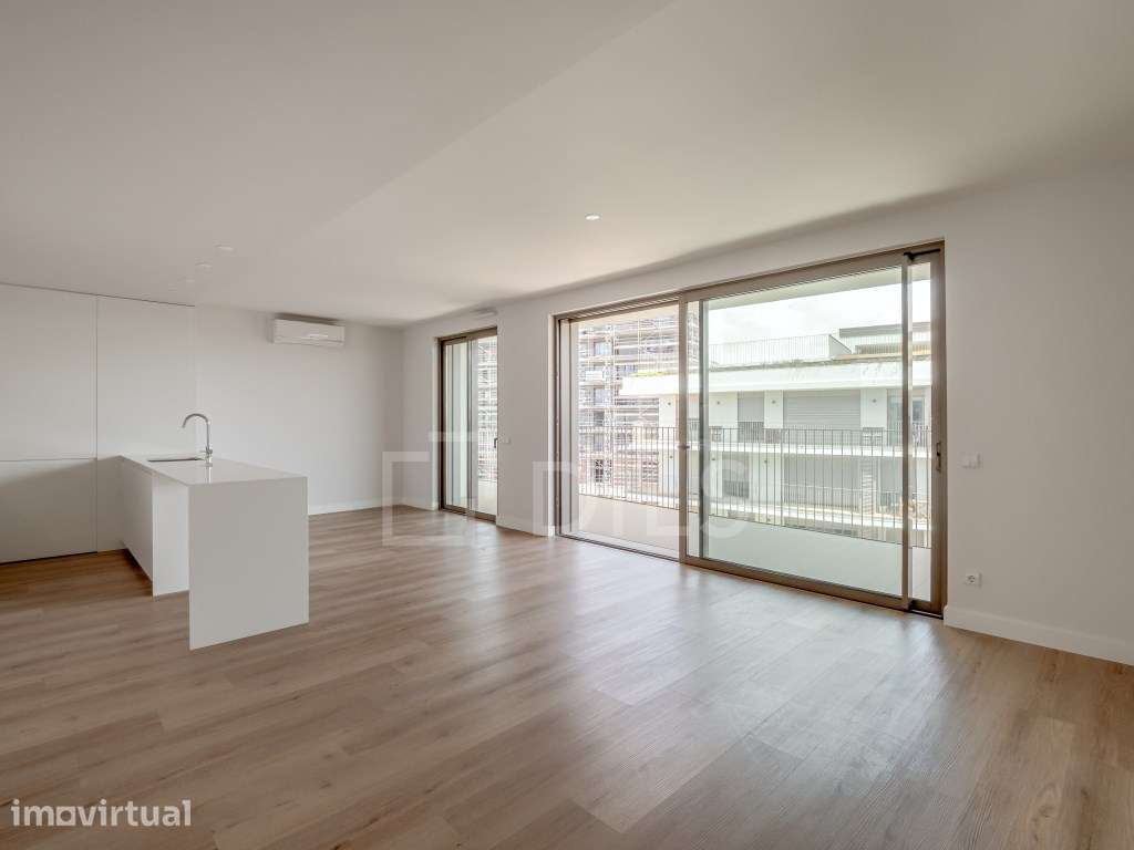 Apartamento T3 com vista rio e estacionamento em Miraflores - Grande imagem: 2/29