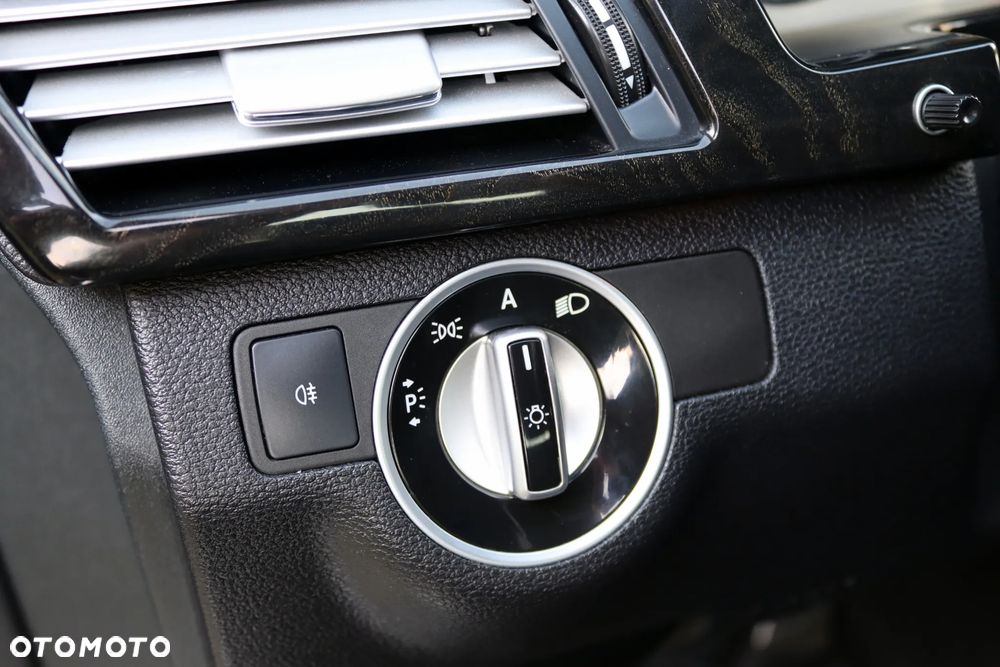 Mercedes-Benz Klasa E 200 CGI BlueEffICIENCY Avantgarde - 33