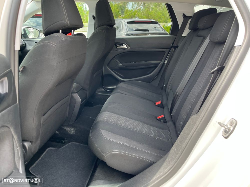 Peugeot 308 SW 1.2 PureTech Allure - 41