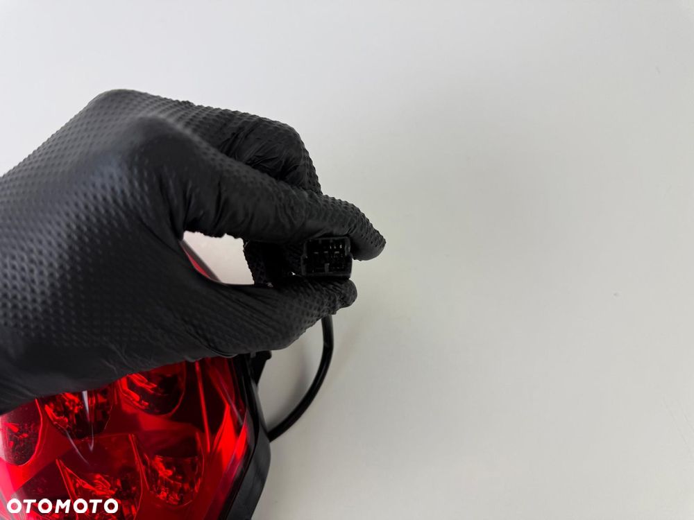 Tylna lampa Triumph Street Triple 765 RS 2023+ - 5