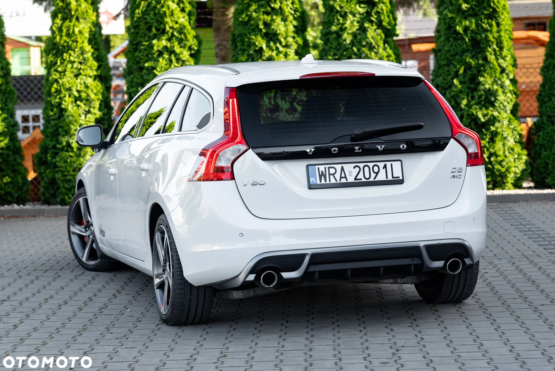 Volvo V60 D5 AWD R-Design - 12