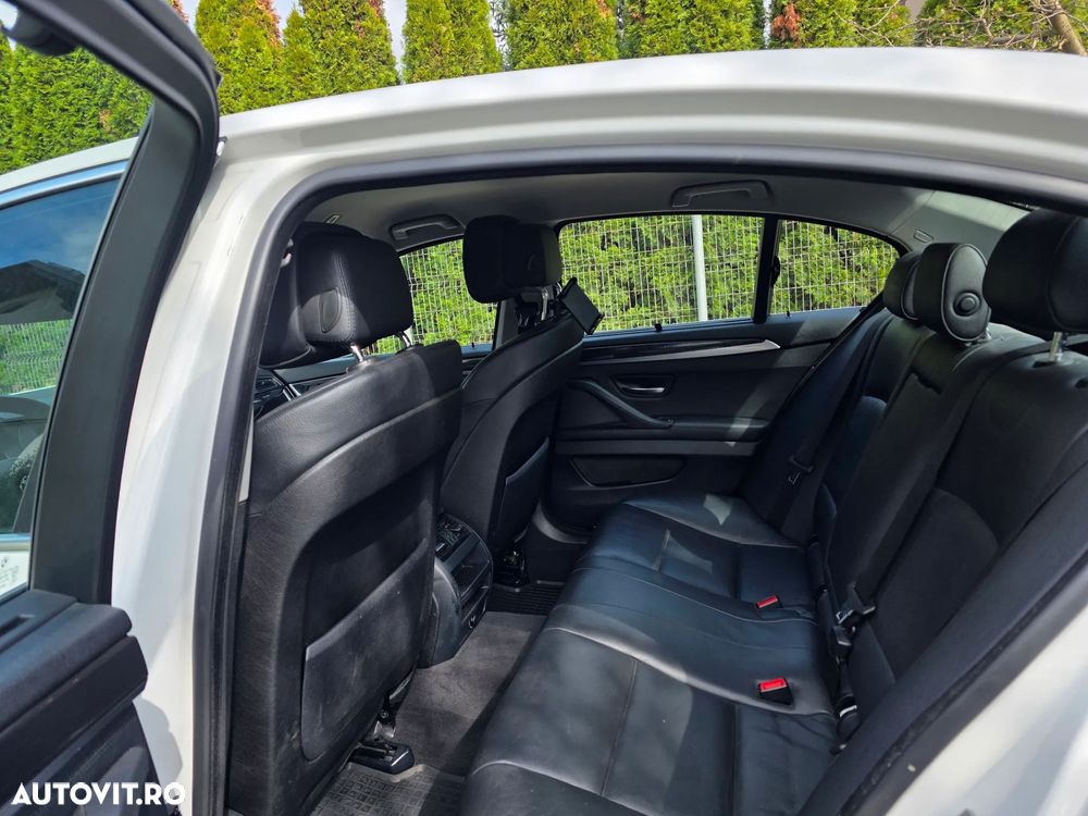 BMW Seria 5 520d Aut. Luxury Line - 9