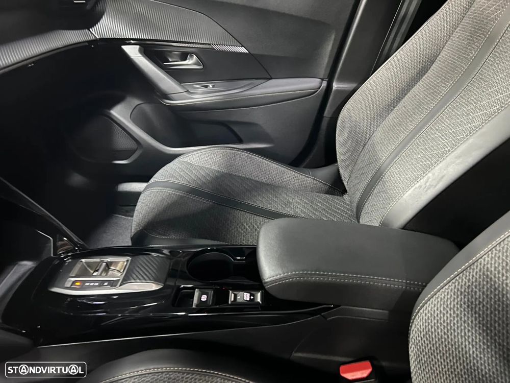 Peugeot 2008 1.2 Hybrid Allure e-DCS6 - 12