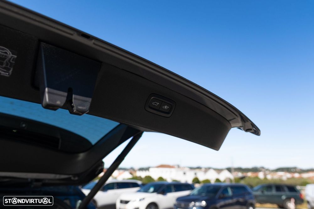 Volvo XC 90 2.0 T8 PHEV R-Design AWD - 7