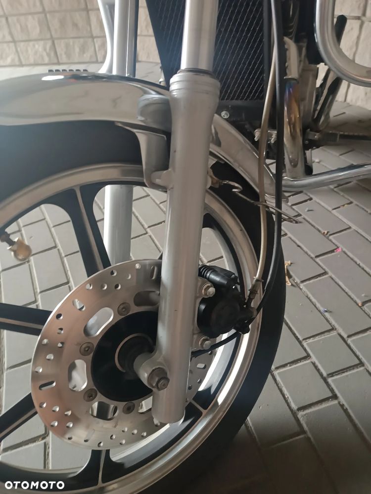 Kawasaki LTD - 9