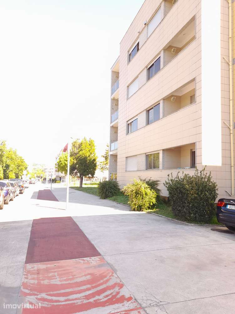 T1 com varanda e localização privilegiada em Braga - Grande imagem: 2/4