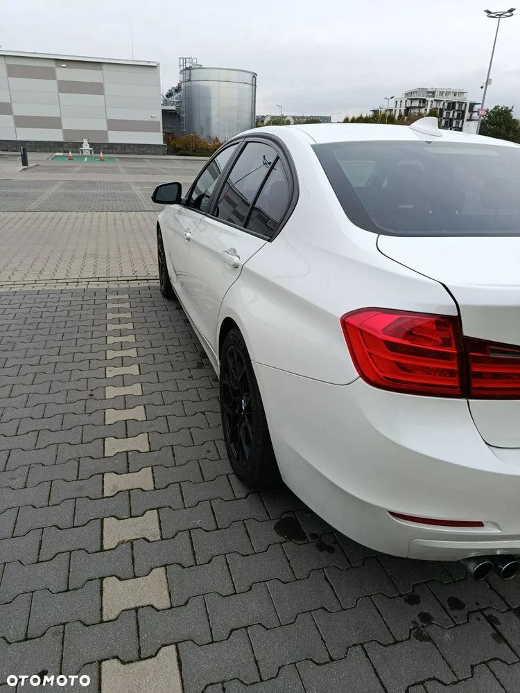 BMW Seria 3 328i xDrive - 8