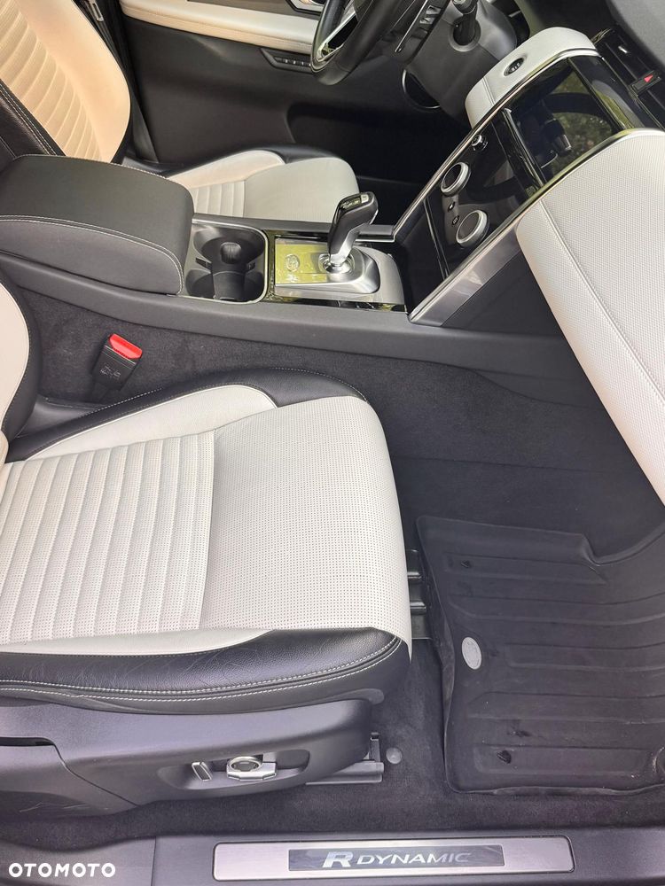 Land Rover Discovery Sport - 8
