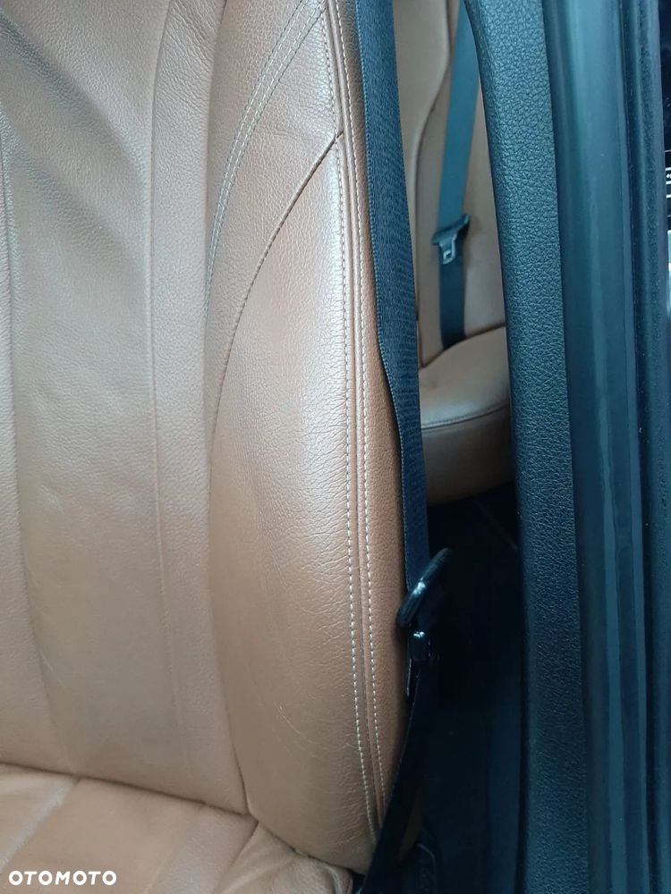 BMW Seria 3 318d Touring Luxury Line - 23