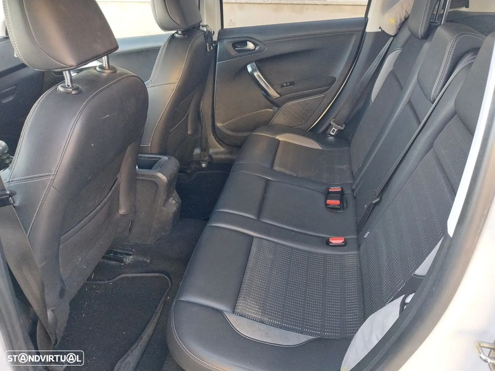 Peugeot 2008 1.6 e-HDi Allure - 9