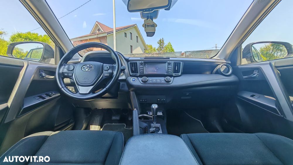 Toyota RAV4 - 8