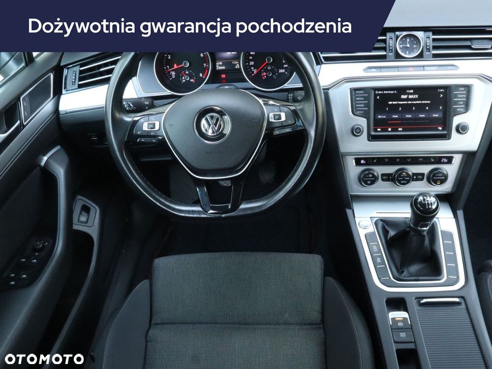Volkswagen Passat - 9