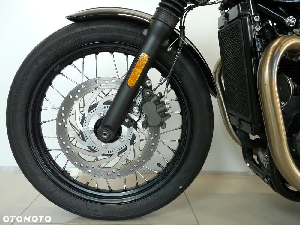 Triumph Bonneville Bobber - 9