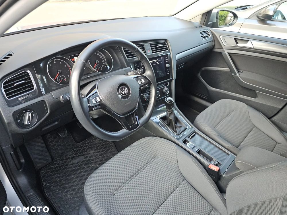 Volkswagen Golf - 9