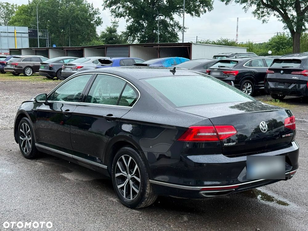 Volkswagen Passat - 11