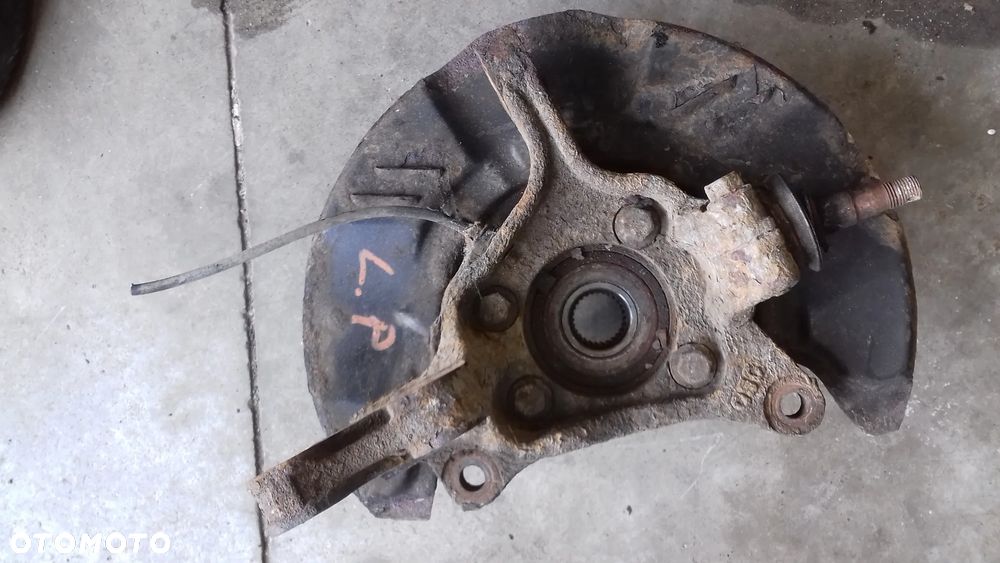 zwrotnica piasta przód lewa Subrau Forester III SH 2.0 D EE20Z - 1