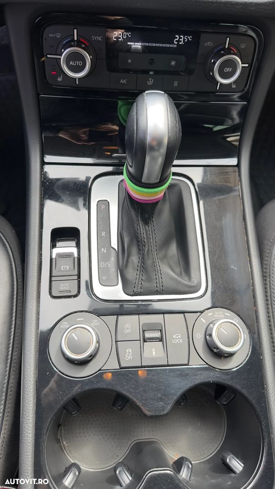 Volkswagen Touareg 3.0 V6 TDI BMT - 23