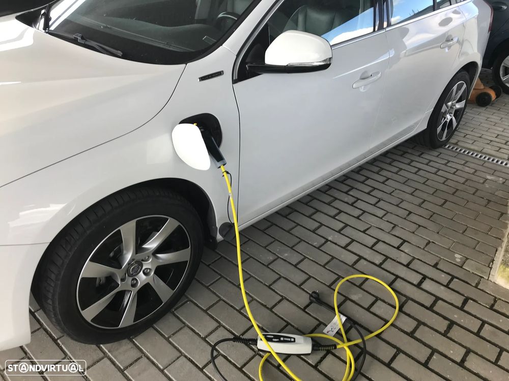 Volvo V60 D6 Plug-In-Hybrid AWD Geartronic Momentum - 16