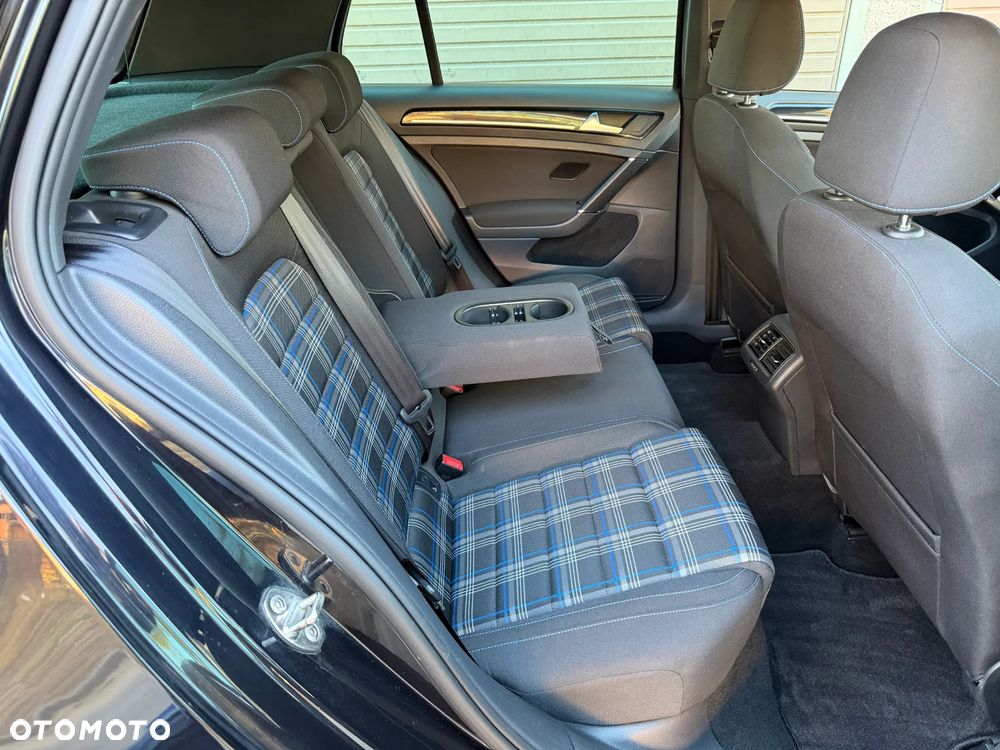 Volkswagen Golf - 26