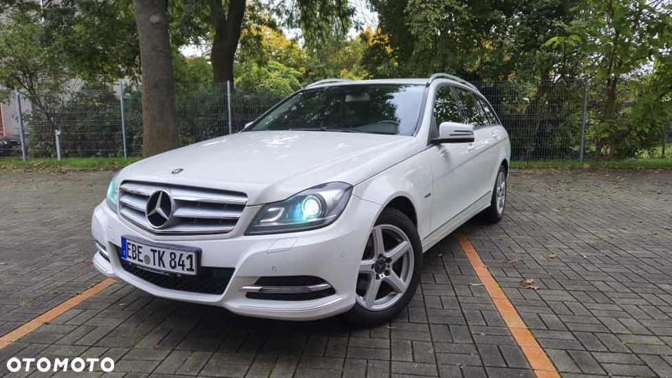 Mercedes-Benz Klasa C 180 CGI BlueEff Avantgarde - 2