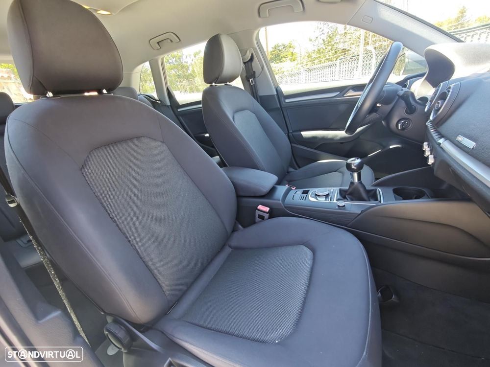 Audi A3 Sportback 1.6 TDI Design - 39