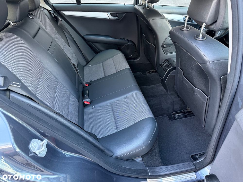 Mercedes-Benz Klasa C 250 CGI Automatik BlueEFFICIENCY Avantgarde - 31