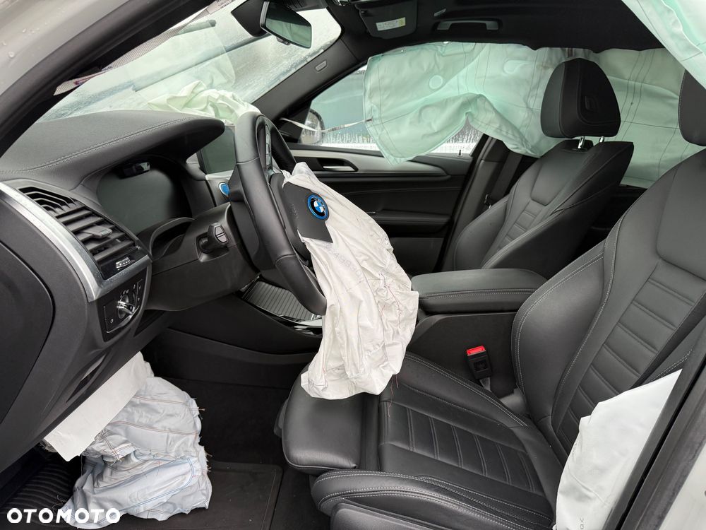 BMW iX3 Impressive - 11