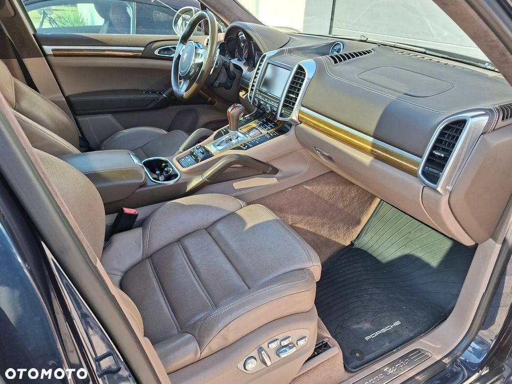 Porsche Cayenne Turbo Tiptronic S - 26