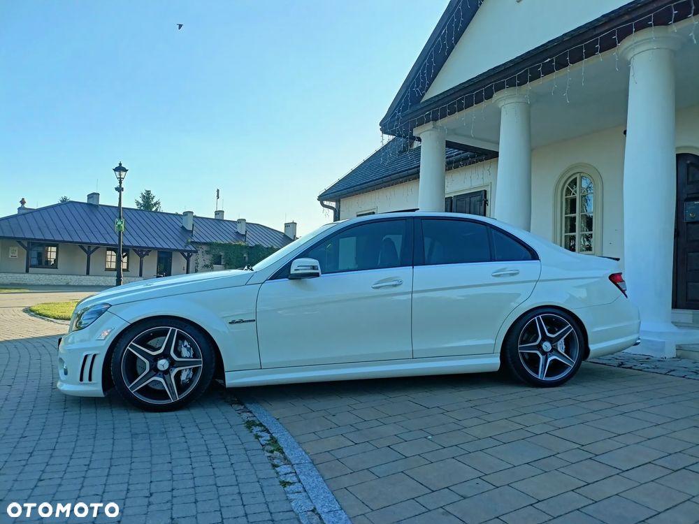 Mercedes-Benz Klasa C 63 AMG - 13