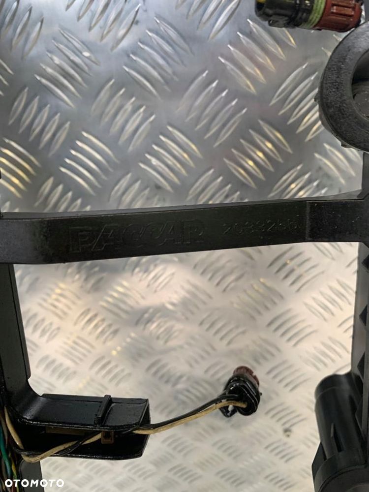 KOMPLETNA POKRYWA ZAWORÓW SILNIKA DAF - 7