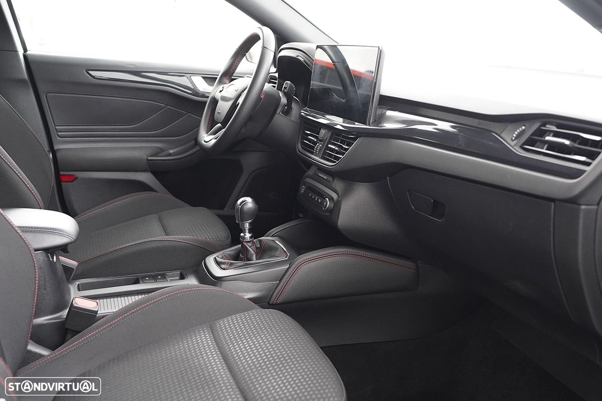 Ford Focus 1.0 EcoBoost MHEV ST-Line X - 18