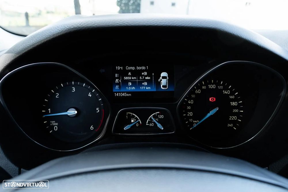 Ford Focus SW - 13