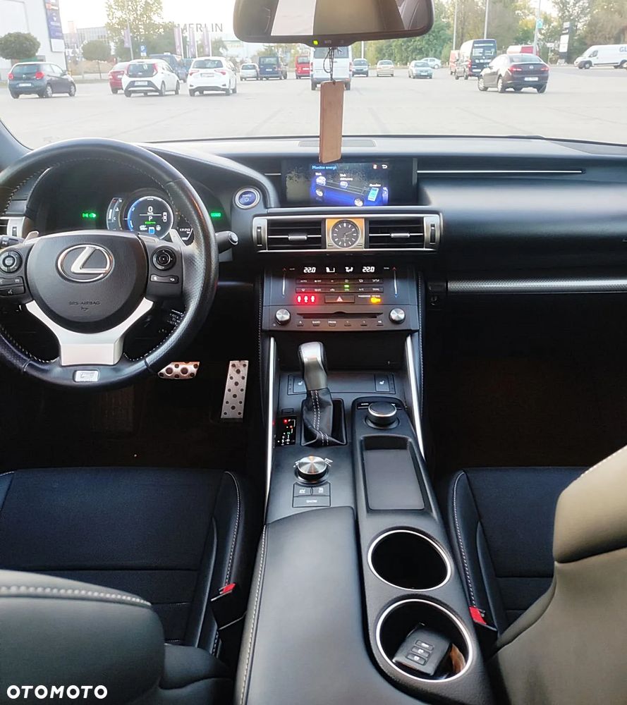 Lexus IS 300h F Sport - 10