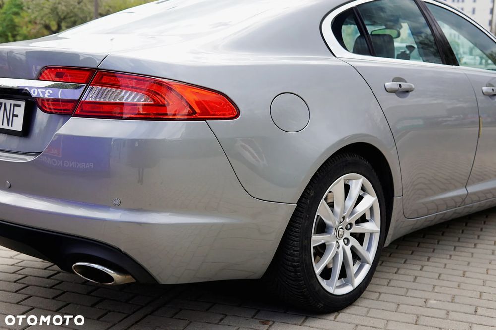 Jaguar XF 3.0 V6 D Luxury - 11