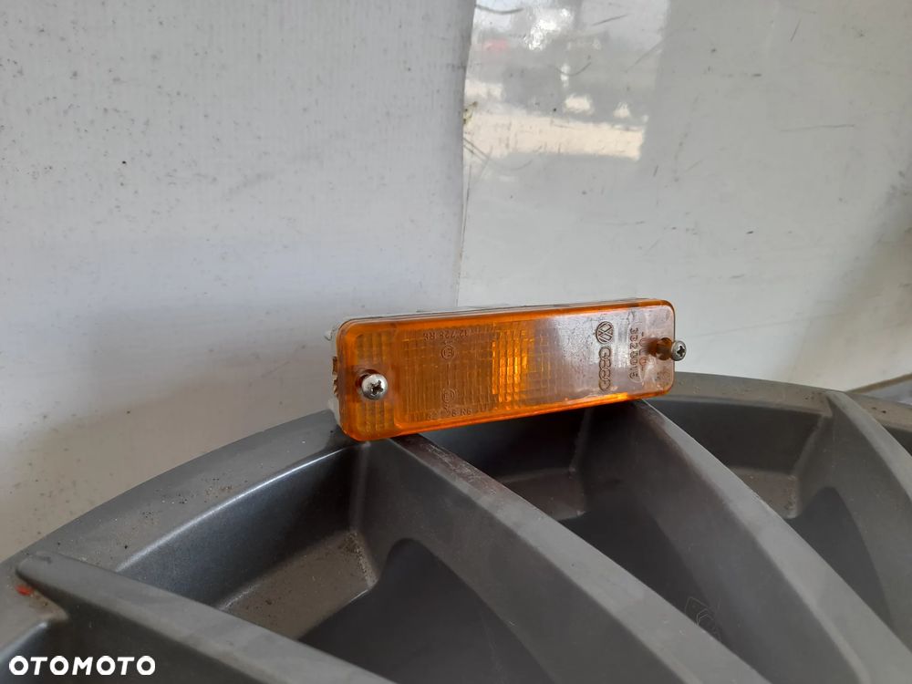 Lampa kierunkowskazu przód Volkswagen Golf 2 171953049F - 2