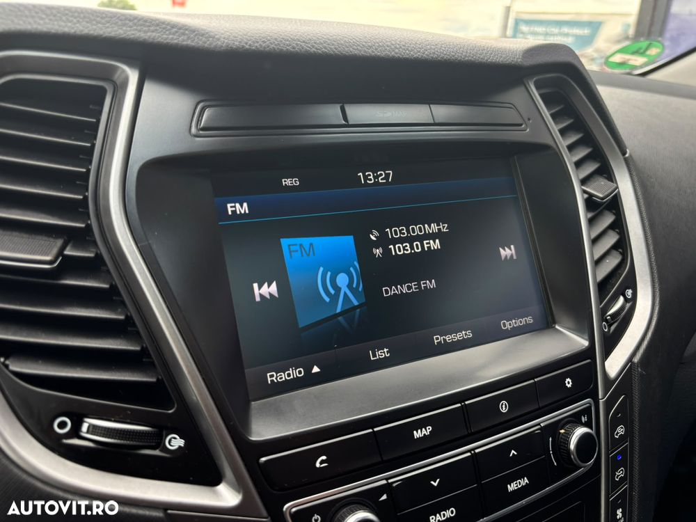 Hyundai Grand Santa Fe - 19