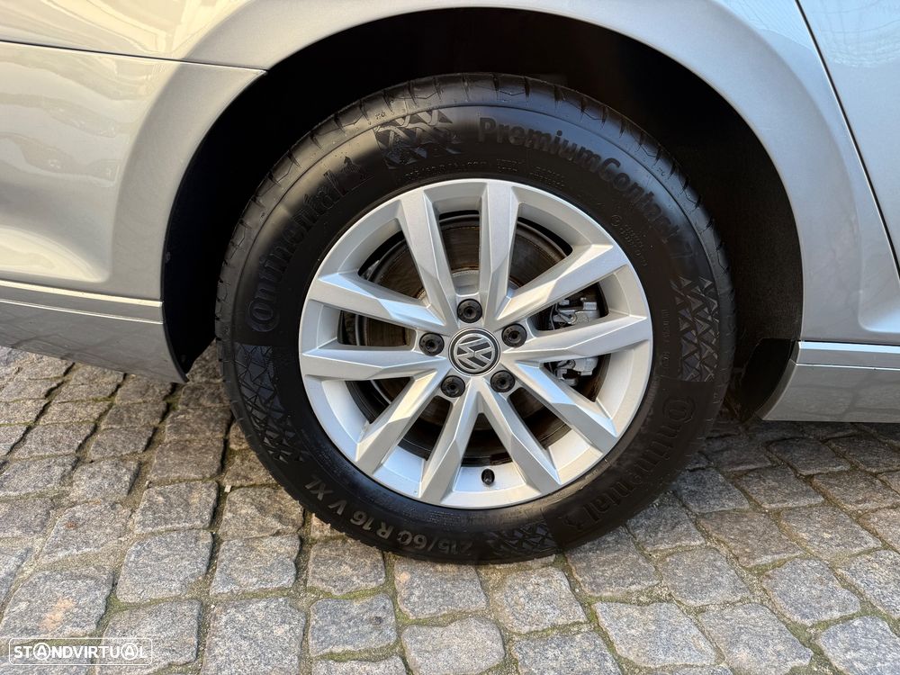 VW Passat 1.6 TDI Highline - 13