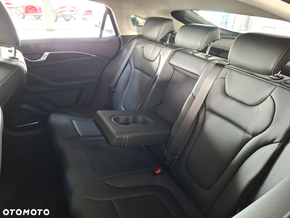 Bestune B70 1.5T Business DCT - 12