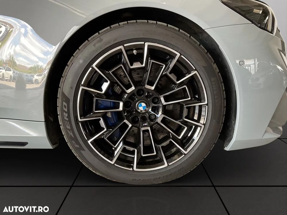 BMW M5 xDrive - 11