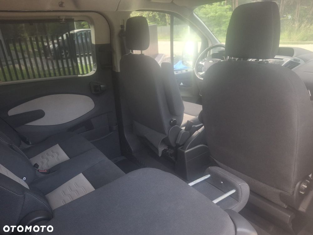 Ford Tourneo Custom - 13